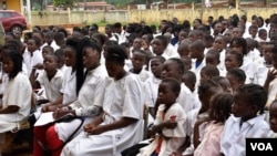 Alunos em Angola