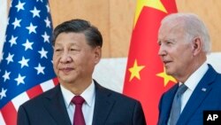 Лідер Китаю Сі Цзіньпін та президент США Джо Байден під час зустрічі в Індонезії в листопаді 2022 року. Фото: AP/Alex Brandon