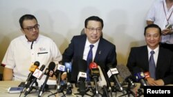 Malaysia's transport minister Liow Tiong Lai(C) speaks at a news conference about debris found on a beach in Mozambique that may be from missing Malaysia Airlines flight MH370, in Kuala Lumpur, Malaysia, March 3, 2016.
