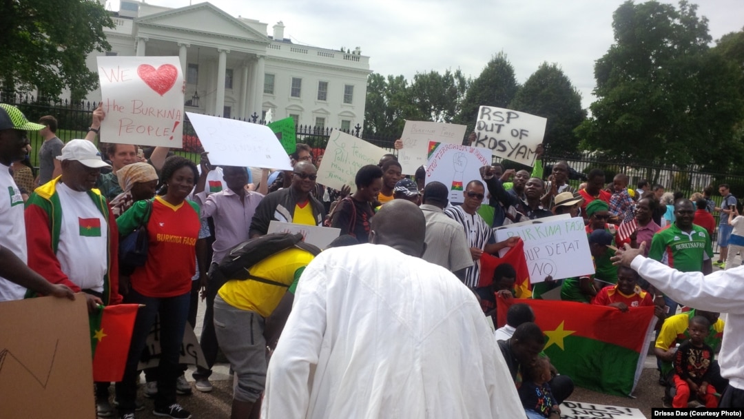 Washington-based Burkina Faso citizens and friends of Burkina Faso demonstrate in front of the White House, Sept. 20, 2015.