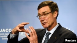 Angus Houston dice que la reunión de la próxima semana es crucial para decir cómo se seguirá la búsqueda.