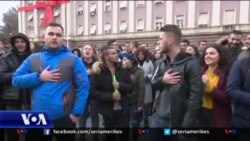 Jehona e protestave në zyrat e Partisë Socialiste