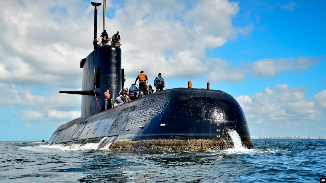 El portavoz de la Armada, Enrique Balbi, dijo el lunes que las siete señales satelitales de baja frecuencia fueron analizadas y que no corresponden al submarino ARA San Juan.