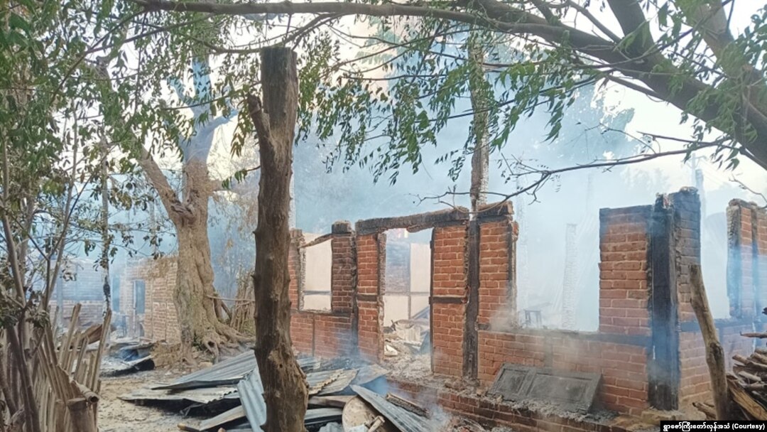 ဘုတလင်မြို့ သဖန်းကျေးရွာကို စစ်တပ်က နယ်မြေရှင်းလင်းရေအပြီး မြင်ကွင်းများ (နိုဝင်ဘာ ၈၊ ၂၀၂၄)