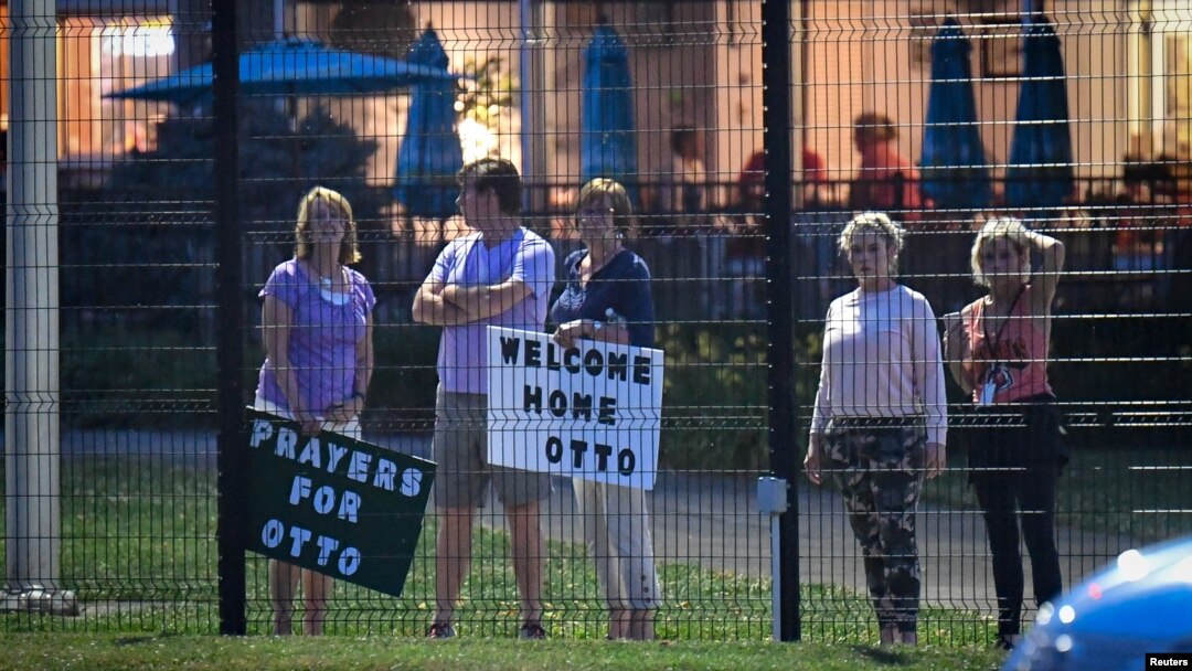 FILE - Local residents hold signs of support to welcome home Otto Warmbier at Lunken Airport in Cincinnati, Ohio, June 13, 2017. (REUTERS/Bryan Woolston)