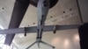 华盛顿史密森国家航空航天博物馆展出的携带地狱火导弹的捕食者无人机(美国之音王南拍摄)