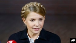 Юлія Тимошенко виступає на прес-конференції в Донецьку 22 квітня