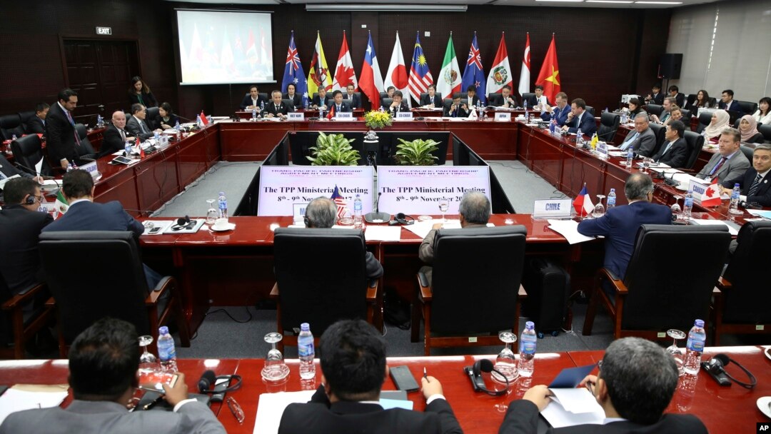 Trade ministers and delegates from the remaining members of the Trans Pacific Partnership attend the TPP ministerial meeting on the sidelines of the Asia-Pacific Economic Cooperation summit, Nov. 9, 2017, in Danang, Vietnam. (AP Photo/Na Son Nguyen, Pool)