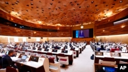 FILE - Baraza la Haki za Binadamu la U.N. likikutana Geneva, March 2, 2022. On Oct. 6, 2022, Baraza hilo lilipiga kura kuzuia mswaada wa kufanya mjadala juu ya madai ya ukandamizaji wa haki za binadamu unaofanywa na China dhidi ya watu wa kabila la Uyghurs huko Xinjiang.