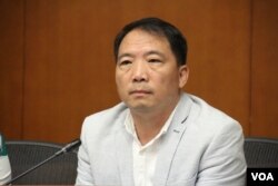 香港立法会议员，民主党主席胡志伟 （美国之音记者申华 拍摄）
