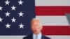 El presidente electo Joe Biden asiste a una conferencia de seguridad nacional en el teatro Queen, en Wilmington, Delaware. Noviembre 17, 2020.