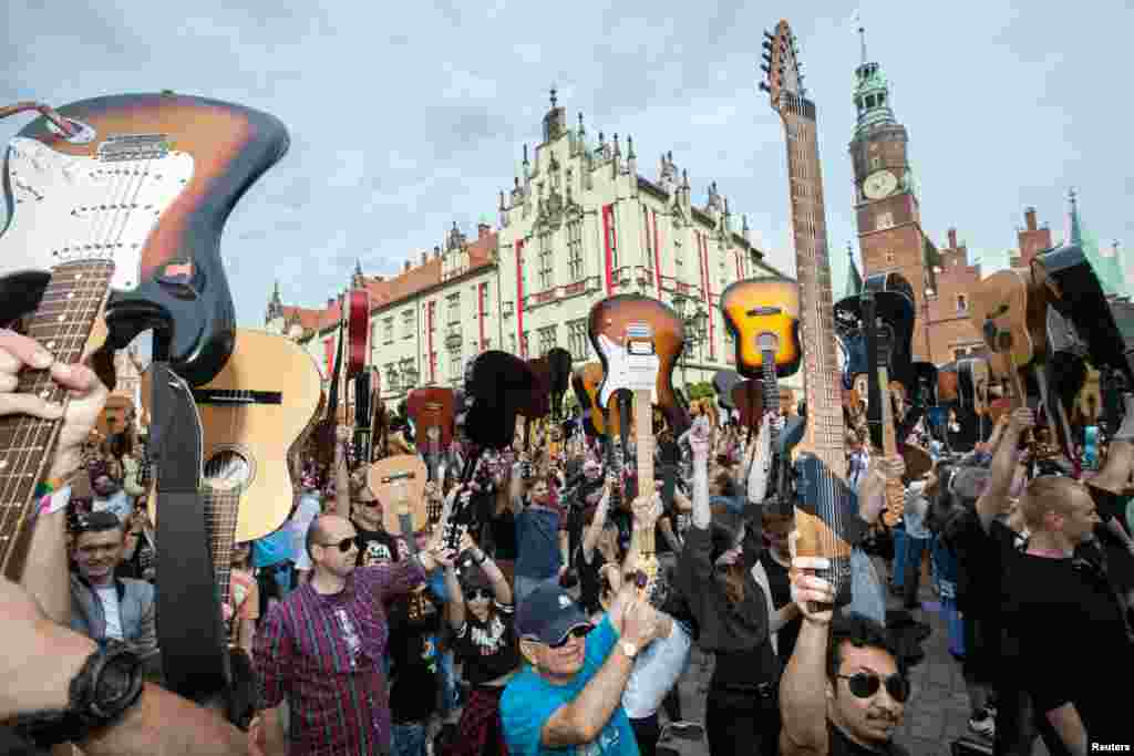 More than 7,411 guitarists play “Hey Joe” by Jimi Hendrix to beat the Guitar Guinness World Record, at the Market Square in Wroclaw, Poland, May 1, 2018.