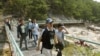 韩国游客在朝鲜旅游景点金刚山（资料图）