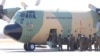Botswana soldiers board a Botswana Defence Force plane to Mozambique (Mqondisi Dube/VOA)