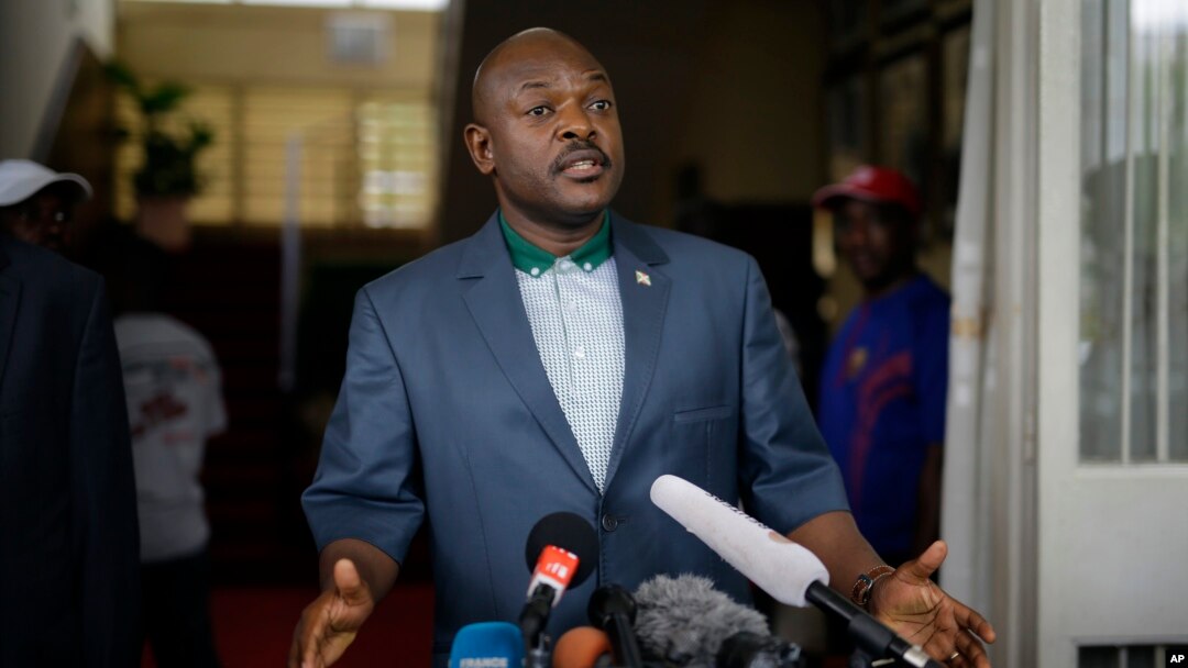 President Pierre Nkurunziza makes a brief statement at the presidential palace in Bujumbura, Burundi, May 17, 2015. 