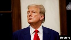 Архівне фото: Кандидат у президенти США від Республіканської партії та колишній президент США Дональд Трамп у своєму гольф-клубі Trump у Вест-Палм-Біч 24 березня 2024 року. 
