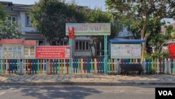 A school in Ho Chi Minh City informs students it is closed due to Covid-19, Ho Chi Minh, March 31, 2020.