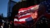 ARCHIVO - Seguidores hacen fila afuera del Madison Square Garden para asistir a un mitin de campaña del ahora presidente electo de EEUU, Donald Trump en la ciudad de Nueva York, EE. UU., el 27 de octubre de 2024