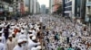 Pristalice i aktivisti islamističke partije Hefazat-e-Islam u Bangladešu marširaju ka francuskoj ambasadi zahtevajući bojkot francuskih proizvoda, 2. novembra 2020.
