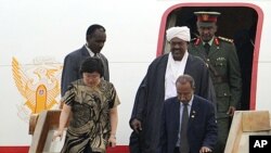 Le président soudanais Omar el-Béchir à son arrivée à Pékin