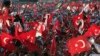Turkiya siyosiy isyondan bir yil o'tib... 