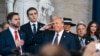 El vicepresidente JD Vance, Barron Trump, el presidente Donald Trump y Melania Trump durante la toma de posesión del republlicano como el 47.º presidente de los Estados Unidos, en Washington, el lunes 20 de enero de 2025.