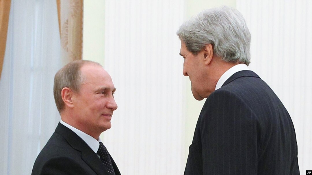 Sakataren harkokin wajen Amurka John kerry, da shugaba Vladimir Putin na Rasha.