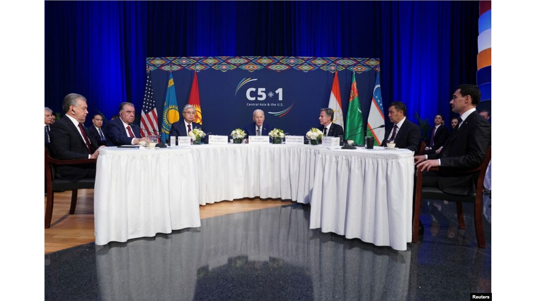 Biden'ın Kazakistan, Kırgızistan, Tacikistan, Türkmenistan ve Özbekistan lidrleriyle bir buluşmasında Dışişleri Bakanı Blinken da hazır bulundu.