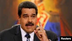 López Rivera es un militante independentista de Puerto Rico, condenado a 70 años en prisión, acusado de colocar varias bombas en Estados Unidos.