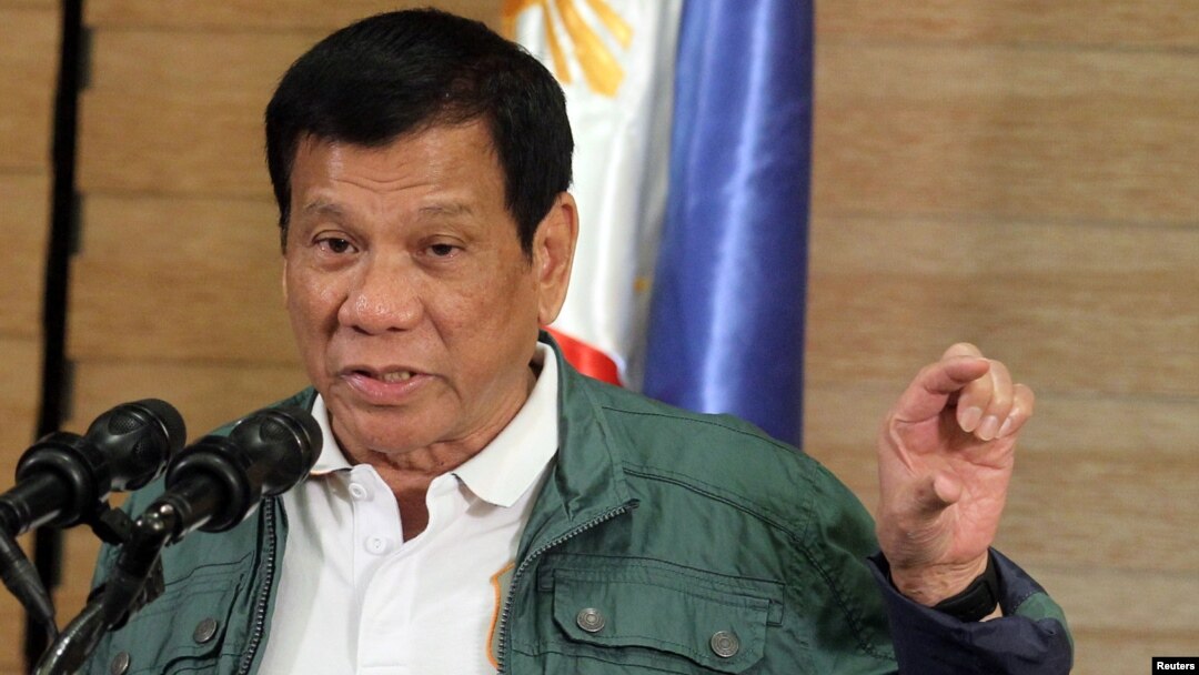 Philippine President Rodrigo Duterte speaks during a news conference in Davao after Norwegian national Kjartan Sekkingstad was freed from the al Qaeda-linked Abu Sayyaf Islamist militant group in Jolo, Sulu in southern Philippines September 18, 2016. (REUTERS/Lean Daval Jr)