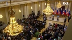 Демонстранта з напистом "Договір про ядерну зброю" вивели перед пресконференцією Трампа та Путінa. Відео