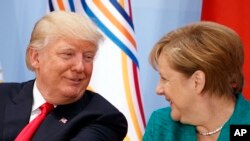 Presidente Donald Trump com a chanceler alemã Angela Merkel na cimeira do G20 em Hamburgo. Julho, 8, 2017