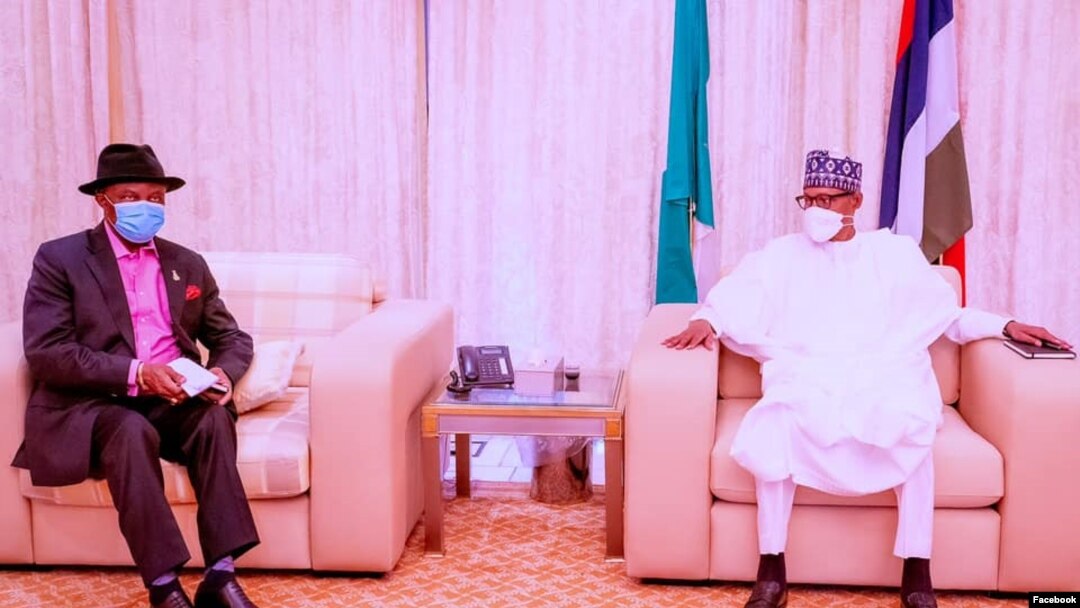 Buhari a dama da gwamnan Anambra Willie Obiano a hagu (Facebook/Fadar shugaban kasa)
