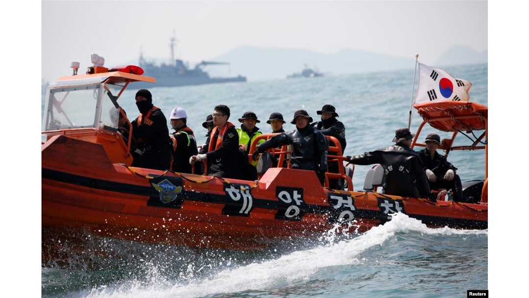 South Korean divers operate at the site where the capsized passenger ship Sewol sank in the sea off Jindo, South Korea, on April 20, 2014.