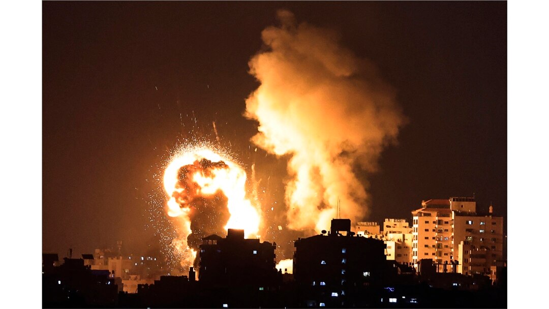 Fire rises from Israeli air strikes in the Gaza Strip, controlled by Hamas, on May 10, 2021. Israel launched the air strikes after a series of rockets fired by Hamas to answer the clashes in Jerusalem. (Photo by MAHMUD HAMS / AFP)