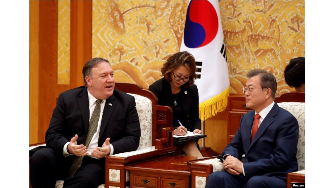 U.S. Secretary of State Mike Pompeo talks with South Korean President Moon Jae-in during their meeting at the presidential Blue House in Seoul, South Korea, Oct. 7, 2018.