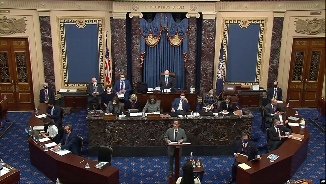 Congressman Jamie Raskin azali koloba na mokolo ya mibale ya bosambisami ya President Donald Trump na Sénat na Capitole, Washington, 10 février 2021. (Senate Television via AP)