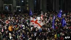 Архівне фото: протести в Тбілісі, після рішення влади відкласти євроінтеграцію. Фото від 29 листопада 2024 року