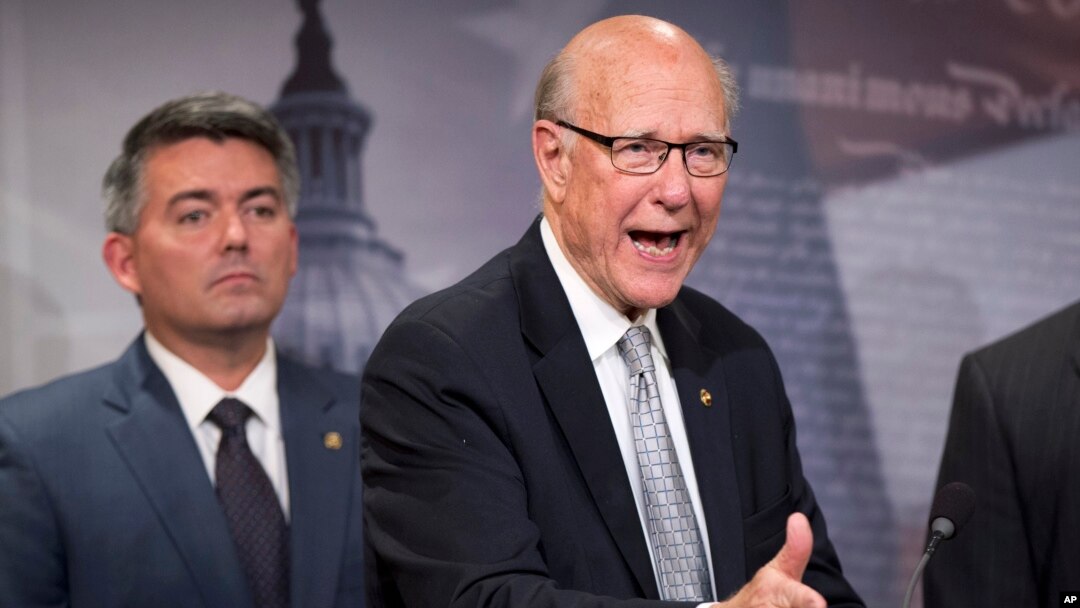 Sen. Pat Roberts (r) with Sen. Cory Gardner speaks about the Guantanamo Bay Detention Facility, Nov. 5, 2015, during a news conference on Capitol Hill in Washington. 
