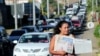 Una vendedora ofrece copias del diario La Prensa, un periódico local que aborda las protestas en contra del gobierno en portada, en Managua, Nicaragua, el 18 de enero de 2019.