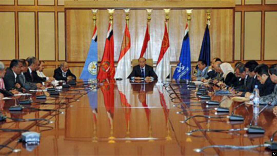 Yemeni Vice President Abed Rabbo Mansour Hadi (C), who is acting leader in the president's absence, heads a meeting with members of the ruling party in Sana'a, Yemen, June 6, 2011