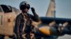 Пілот ВПС України біля штурмовика Су-25 на сході України. AP Photo/Libkos