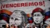 Посол Росії у Венесуелі Сергій Мелік Багдасаров біля муралу з зображенням президента РФ Володимира Путіна та покійного президента Венесуели Уґо Чавеса та написом "Переможемо!" у столиці Венесуели Каракасі, 2 квітня 2022 р. (AP Photo/Matias Delacroix)