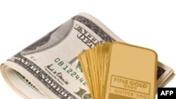 Giá vàng tiến tới kỷ lục mới gần 1.900 đô la