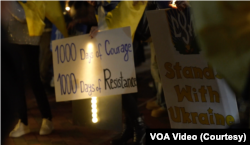 На акції запалили свічки та прочитали молитву в пам'ять про українців, що стали жертвами війни, яку розв'язала Росія.