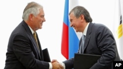 Рекс Тіллерсон та Ігор Сєчін (архівне фото - 2012)