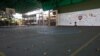 Una cancha de baloncesto vacía en la escuela cerrada de "Fe y Alegría" en el barrio Las Mayas de Caracas, Venezuela, el 12 de mayo de 2020. [Foto: AP]