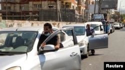 ڕیزبەستنی ئۆتۆمبێلەکان لەبەردەم بەنزینخانەکانی لوبناندا