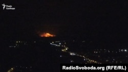 Вибухи й пожежа біля Калинівки у Вінницькій області почалися близько 10 години вечора у вівторок 26 вересня