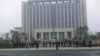 律师与公民在江苏靖江人民法庭外要求释放被拘律师(网络图片/刘卫国律师提供)